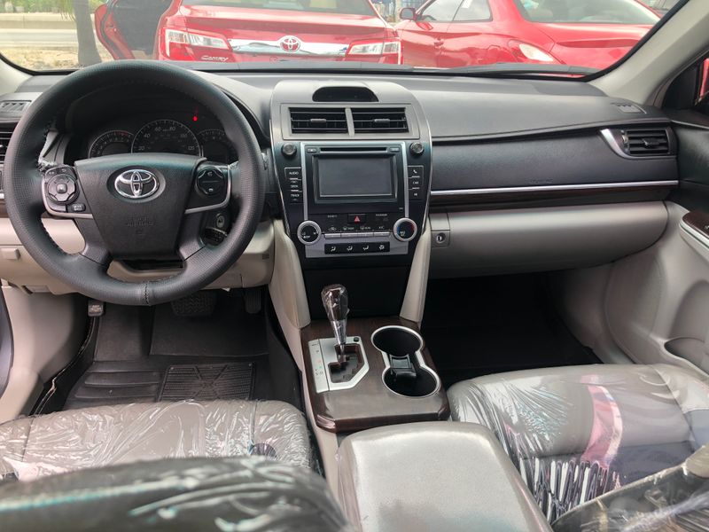Thumbnail 3 of 2012 Toyota Camry XLE